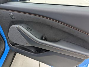 มัสแตง แมค อี จีที ปี 2021 รถยนต์ไฟฟ้า SUV กำลัง 480 แรงม้า มอเตอร์สี่ตัว ขับเคลื่อนสี่ล้อ สีน้ำเงินเมทัลลิก ภายในหุ้มหนังสีเข้ม เกียร์อัตโนมัติ หลังคาซันรูฟแบบพาโนรามา - Product Image 2