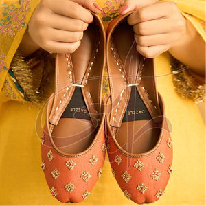 New Arrival Best Selling Women Khussa Fashion Trend Printed Anti-Slippery Genuine Leather Raw Silk Durable Material Cheap Price - Product Image 3