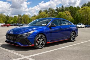 Hyundai Elantra N 2022, Bajo Kilometraje, Caja de Cambios Automática, Volante a la Izquierda, Neumáticos R20, Estado Ligeramente Usado - Product Image 3