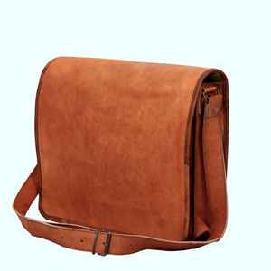 Mochila para Portátil de Cuero Genuino Marrón de 11*15 Pulgadas de World Craft Impex, 2 Cremalleras, Forro de Lona Verde, Logotipo Personalizado, Hecha a Mano - Product Image 1