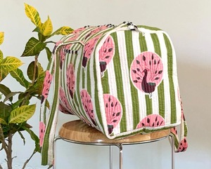 Bolsa de Viaje de Fin de Semana Hecha a Mano de Algodón, Estampado de Bloques de Pavo Real Blanco y Verde, Bolsa de Viaje de Lujo Acolchada, Gran Capacidad, Diseño Duradero - Product Image 2