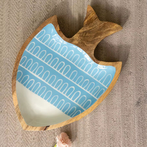 Plateau en bois sculpté à la main en forme de poisson - Product Image 1