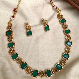 Collier plaqué or de créateur avec boucles d'oreilles pour mariage pour femme - Product Image 3