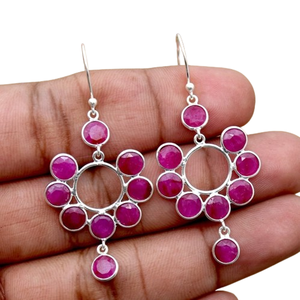 Boucles d'oreilles pendantes en rubis indien faites à la main pour femmes, en argent sterling 925 massif, bijoux tendance pour les fêtes, cadeau - Product Image 1