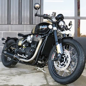 Bonneville Bobber TFC 2025 Negro Fantasma/Dorado Mármol - Product Image 1