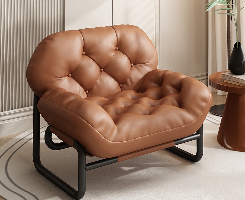 Fauteuil marron (pieds noirs)
