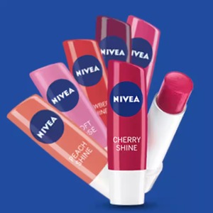 Bálsamo Labial Suave con Brillo Natural y Refrescante Bálsamo Labial Nivea con Aroma a Cereza - Product Image 6