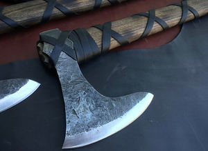 Vente en gros de coutellerie personnalisée OEM ODM Damas professionnel de l'usine de coutellerie chasse camping fait main en acier au carbone hache forgée pour l'extérieur - Product Image 3