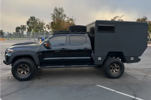 LISTO PARA CONDUCIR - USADO, VOLANTE A LA IZQUIERDA |   CONDUCCIÓN DERECHA |   TACOMAASS TRD OFF-ROAD DOBLE CABINA 4X4 V6 2021 CON CAMPER BOXMANUFAKTUR - Product Image 2