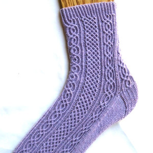 Fabricant de chaussettes en polyester tricotées en gros avec logo personnalisé OEM Chaussettes universelles pour hommes Chaussettes tricotées à manches - Product Image 3