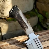 Couteaux de chasse en acier D2 faits à la main sur mesure avec manche en corne Couteau Bowie poli avec gaine en cuir.