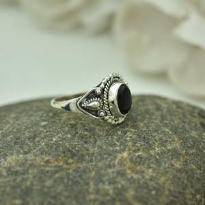 แหวนเงินแท้ 925 ทรงรี ประดับพลอยออนิกซ์สีดำ แหวนแต่งงาน/แหวนสัญญา ทำมือ ดีไซน์เก๋ พร้อมฟังก์ชั่นหมุนได้ - Product Image 5