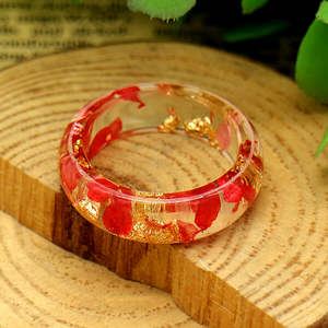 Orecchini a Fascia Floreali Verdi e Trasparenti, Elegante Accessorio a Forma di Fiore - Product Image 3