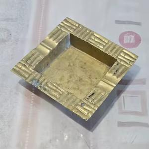 ที่เขี่ยบุหรี่โลหะทองเหลืองหนึ่งแผ่น - Product Image 2