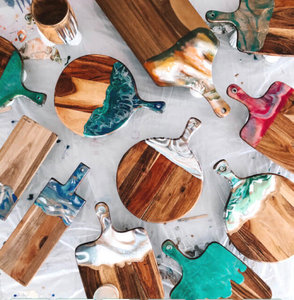 Resina artesanal India SCI con tabla para quesos de madera de acacia Tabla para servir de resina y madera Bandeja para servir queso y tabla para cortar - Product Image 4