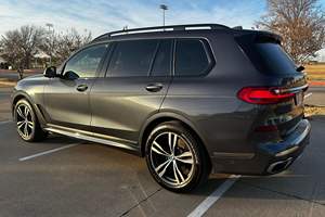 BMW X7 M50i 2020 d'occasion en bon état, 523 ch, V8 biturbo, transmission intégrale, configuration 6 places, non modifiée - Product Image 2