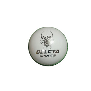 Balle de cricket dure de haute qualité en matériau durable, fabriquée au Pakistan, balle de cricket de qualité supérieure. - Product Image 1