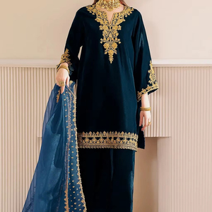 Robe longue de soirée en mousseline brodée avec des embellissements élégants, vêtements ethniques pour femmes - Product Image 1