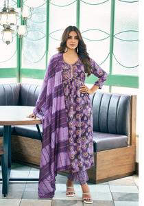 Tela de estampado pesado con pantalón cosido y candelabro de algodón dupatta Aliya cut Kurt set para venta en línea - Product Image 4