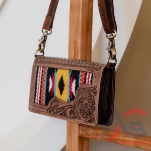 Nouvel arrivage de pochette en cuir usiné de couleur aztèque occidentale sac à main d'outillage élégant vintage sacs à main à bretelles matelassés aztèques uniques de petite taille - Product Image 2