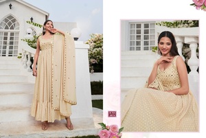 Traje de corte Nayra de última tendencia para mujer, ropa de boda y exterior disponible a precio mayorista desde India - Product Image 3