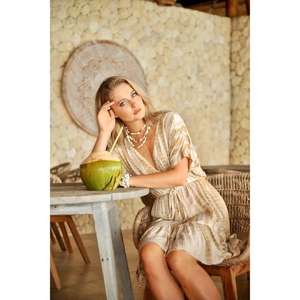 Robe courte à enrouler en tissu écologique naturel à rayures métalliques, col en V, manches courtes, taille nouée, style bohème, été, service OEM pour vêtements féminins - Product Image 3