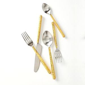 Juego de cubiertos dorados de acero inoxidable para uso de cena real de lujo, utensilios de cocina de calidad superior directa de la India al por mayor - Product Image 5