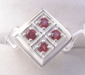 Bague en grenat naturel pour femme Shah Gems en argent sterling 925 plaqué rhodium, bijoux fins pour un usage quotidien - Product Image 1