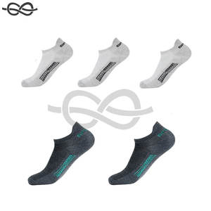 Chaussettes de sport en maille de coton respirante de grande taille pour hommes Confort Performance Casual Section mince avec techniques tissées - Product Image 3
