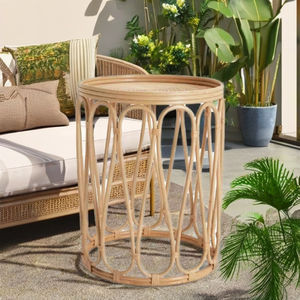Table en rotin décorative robuste avec dessus lisse pour salons intérieurs et patios extérieurs - Product Image 1
