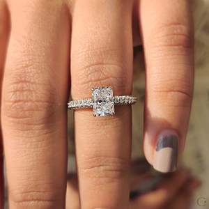 Bague halo avec diamant taille radiant pour un style élégant - Product Image 3