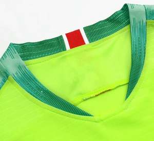 ชุดฟุตบอลสโมสรคุณภาพสูงสั่งทำพิเศษ ผ้าโพลีเอสเตอร์ 100% ระบายอากาศได้ดี พร้อมปักโลโก้และชื่อทีม ชุดฟุตบอลพรีเมียมสำหรับผู้ชาย - Product Image 6