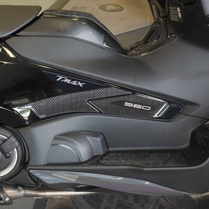 Kit Adesivi 3D Neri Compatibili con Yamaha Tmax 560 2022-2023, Protezione in Gomma per Borse e Ruote - Product Image 2