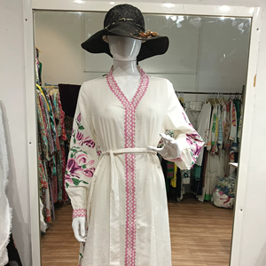 Nuevo Vestido Largo Musulmán Elegante con Cuello en V y Bordado, de Manga Larga para Mujer Musulmana, Abaya - Product Image 1