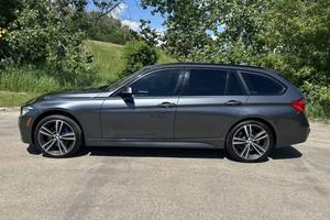 BMW 330i xDrive Sports Wagon Turbo 4 cylindres AWD 2017, bon état, très bien équipé, non modifié - Product Image 3