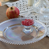 Assiettes de présentation modernes et élégantes en plastique transparent de 13 pouces avec bordure perlée dorée pour la décoration de mariage et les dîners de fête