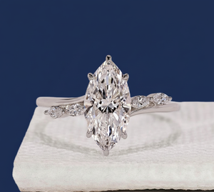 Bague de fiançailles en or blanc 14 carats, diamant de laboratoire taille marquise 1,14 carat, VVS2 F, certifiée IGI, plaquée rhodium, style ethnique - Product Image 1