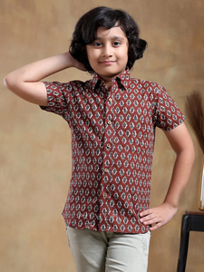 BACHPAN DAHLEEZ MAROON COTTON HAND BLOCK SHIRT Garçons Géométrique Coupe Régulière Chemise Garçons Géométrique Ajrakh Imprimé Garçons Chemise - Product Image 4