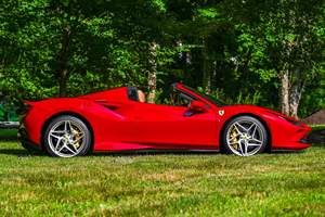 Ferrari F8 Spider 2023, essence, faible kilométrage - Product Image 2