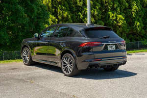 Estado Limpio Usado 2024 Maserati Grecale Modena - Product Image 5