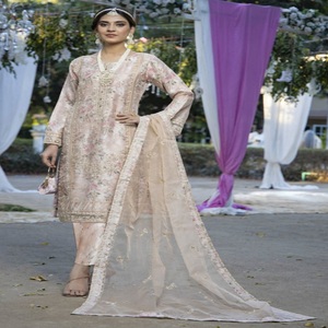 Vestidos Panjabi pakistaníes bordados de Organza para mujer en trajes de tres piezas de Organza Diseñadores paquistaníes de Dr Haris Vol MIRAAS - Product Image 2