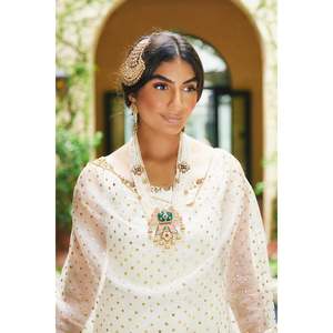 Vestido Baad-E-Saba de corte A, elegante y sencillo, de gasa con cuentas y cuello en V - Product Image 2