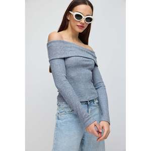 Blusa Azul para Mujer, Cuello Redondo, Logotipo Frontal, Corte Regular, Manga Larga, Manga Corta, Casual, Formal, Poliéster, Tallas XS a XL Disponibles - Product Image 3