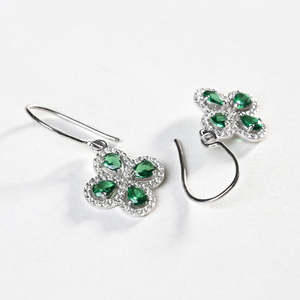 Pendientes Colgantes CLARA de Plata de Ley 925 con Flor Verde - Accesorio de Moda - Product Image 4