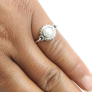 Cadeau d'anniversaire délicat pour elle Bague décontractée de forme ronde en perle naturelle en argent sterling 925 Bijoux faits à la main Fabricant en gros - Product Image 4