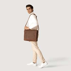 Bolso Mensajero de Cuero Marrón Vintage para Hombre - Product Image 2