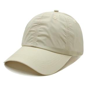 Gorra de béisbol elegante para hombre con tela impermeable y hebilla de metal Logotipo personalizado Precio al por mayor Hecho en Pakistán - Product Image 1