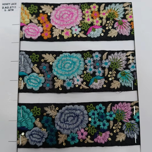 Elegante encaje bordado con flores negras con detalles intrincados, perfecto para crear vestidos de novia sofisticados, ropa de noche - Product Image 1