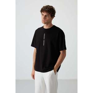 เสื้อยืดผู้ชาย Air Jones สีดำ ทรงโอเวอร์ไซส์ เนื้อผ้าหนา พิมพ์ลายผิวสัมผัสพิเศษ ผลิตจากผ้าฝ้ายผสม สำหรับสวมใส่ลำลองสไตล์สตรีทแวร์ - Product Image 4