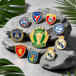 Badges en gros : Épingles en émail personnalisées plaquées or, mignonnes, emblèmes métalliques, badges de revers en émail avec logo personnalisé - Product Image 2